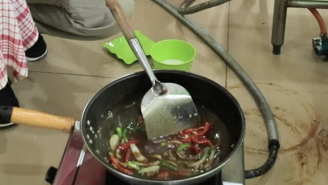 The process of cooking capcai vegetables in a frying pan