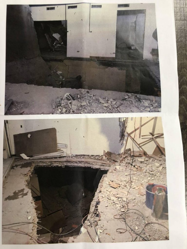 圖片說明：原住戶的房子遭入侵破壞，上下兩戶都被迫搬遷，如今看了仍令人怵目驚心。