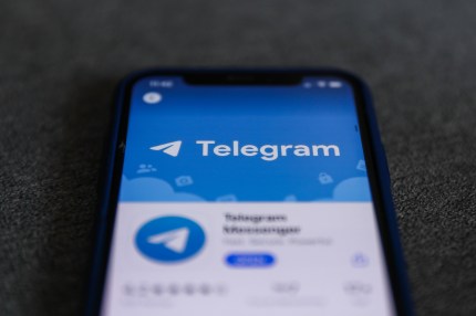 Telegram’s user base climbs to 950M, plans to launch app store