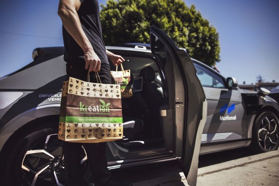 motional and ubereats are partnering on autonomous delivery pilot