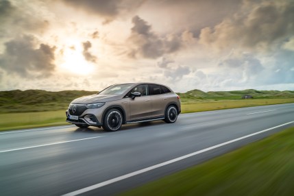 Mercedes-Benz partners with Canadian mining company for CO2-neutral lithium hydroxide for EVs