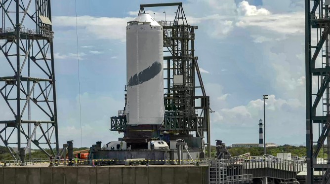 Blue Origin New Glenn on launch pad