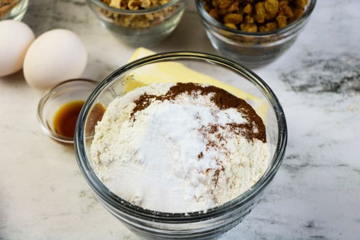 Old Fashioned Applesauce Cake