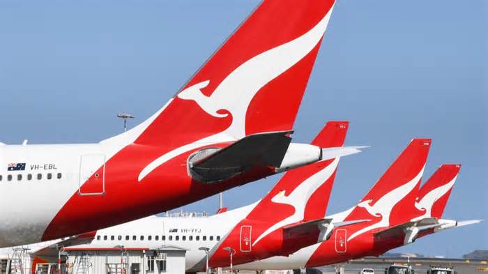 Qantas to begin compensating customers who were sold tickets for 'ghost flights'