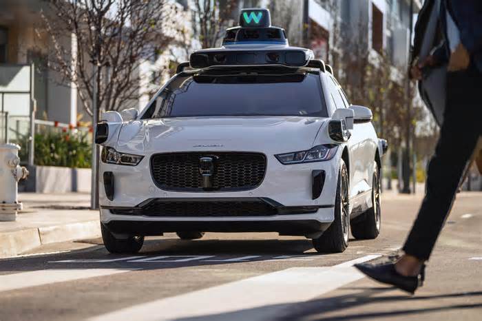 Watch this police officer pull over a driverless car going the wrong way