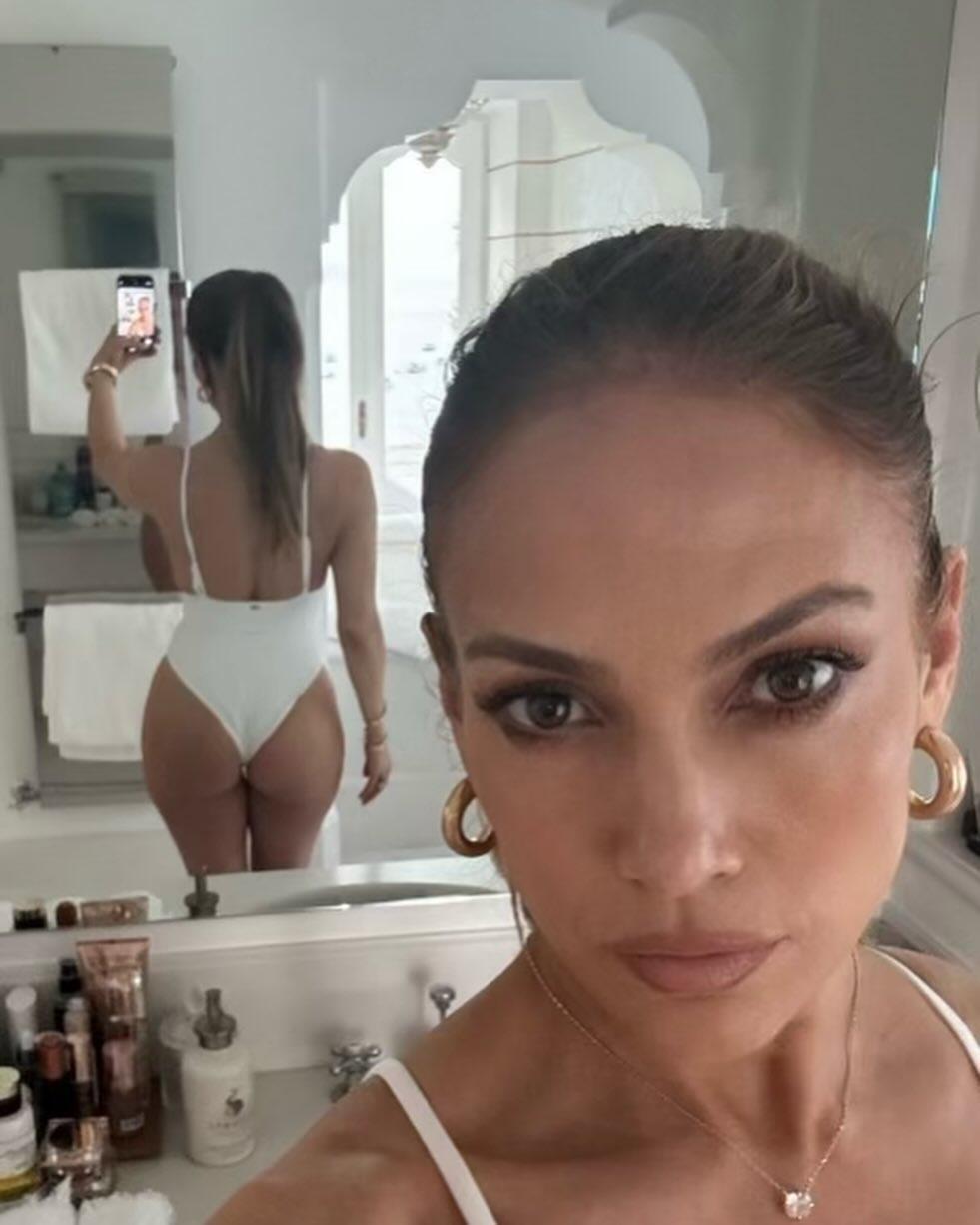 Jennifer Lopez posts a belfie [butt selfie]