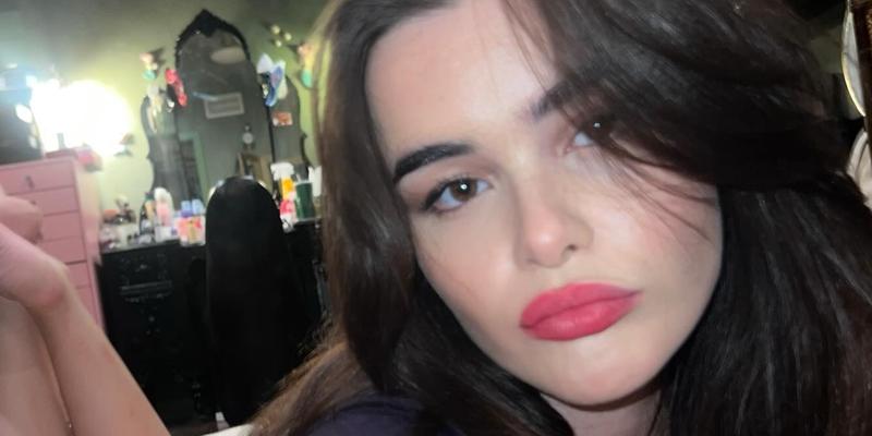 Barbie Ferreira takes a selfie