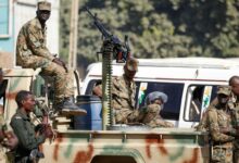 Sudanese security forces stand guard outside the foreign ministry in Khartoum on 28 January 2020