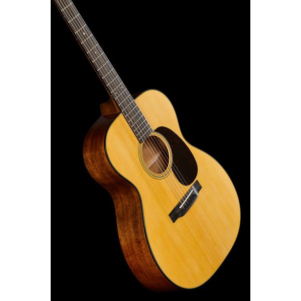 Martin Guitars 000-18