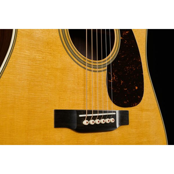 Martin Guitars D-28