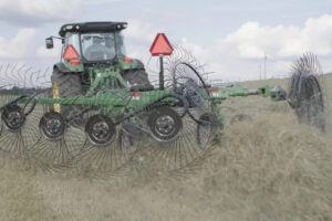 Make Fluffier Windrows And Cleaner Bales