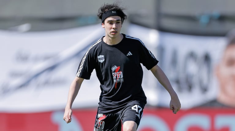 La AFA sancionó a Riestra por hacer debutar al streamer Spreen en el fútbol argentino. (Foto: EFE)