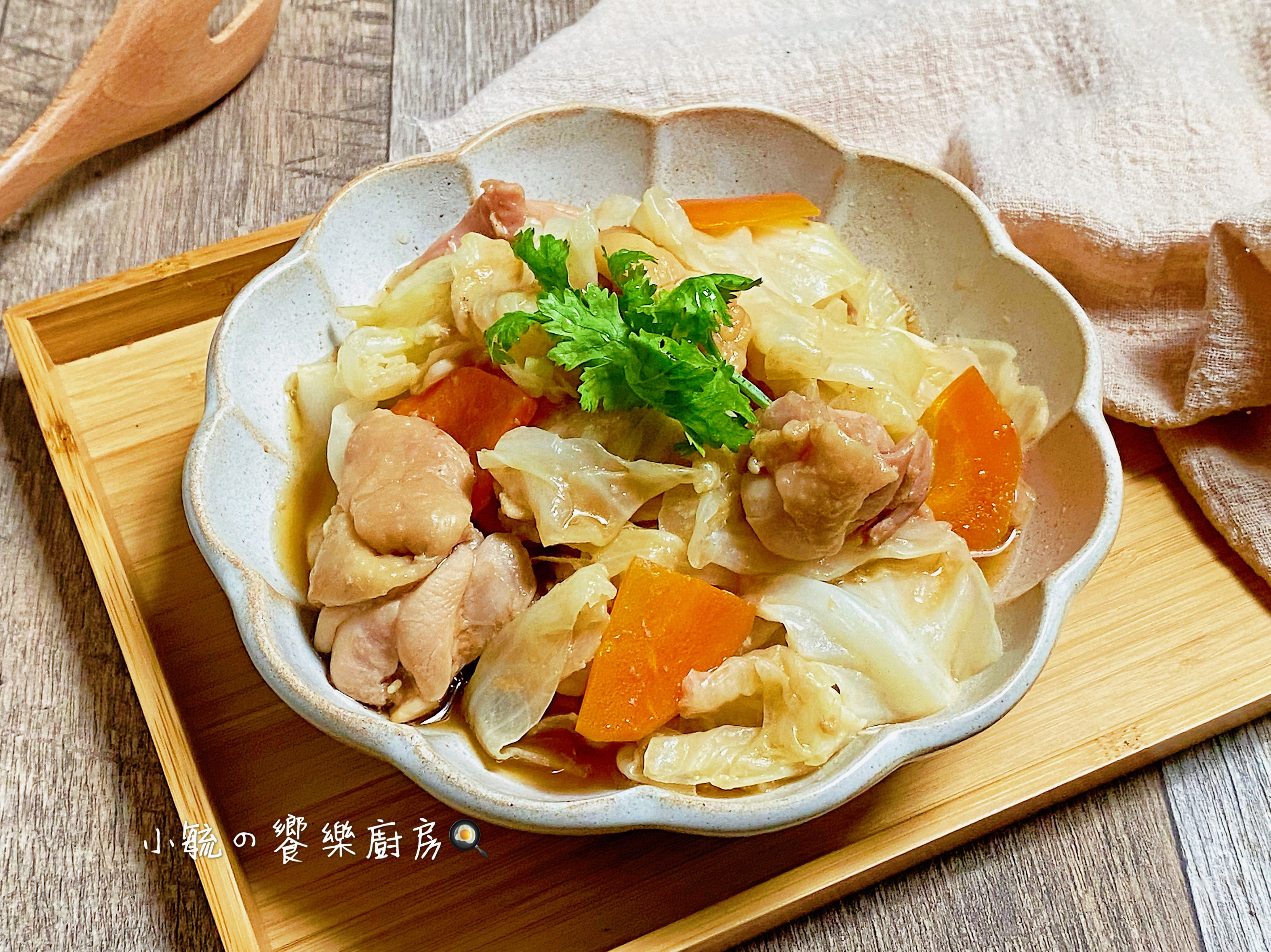 Steamed chicken with cabbage. Rice cooker dishes