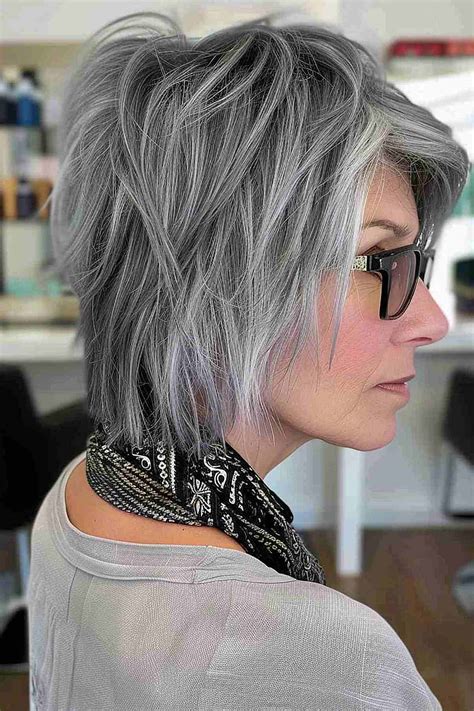 38 Flattering Short Haircuts for Older Women in 2022