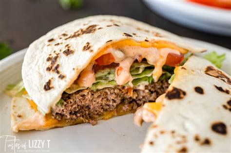 Quesadilla Burger {Copycat Applebee's Recipe} | Tastes of Lizzy T