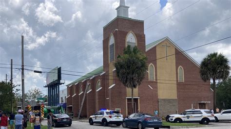 Man dies falling off ladder fixing roof at St. Stephen AME Church | firstcoastnews.com