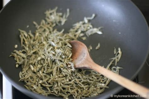 Pan Fried Korean Anchovies (Myulchi Bokkeum) - My Korean Kitchen