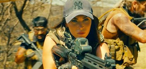 #Megan Fox präsentiert Expendables 4-Outfit: Den größten Fehler hat die Action-Reihe damit schon ...