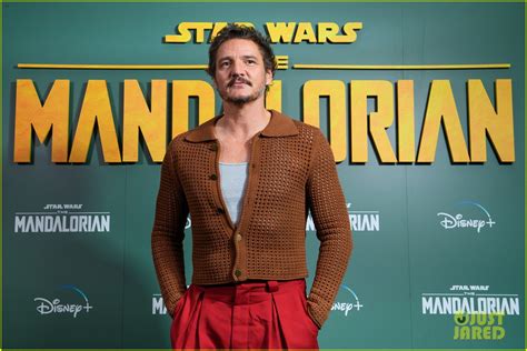 Pedro Pascal Hangs With Many Mandalorians at 'The Mandalorian' Season 3 Photo Call: Photo ...