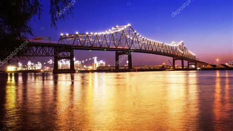 Baton Rouge Bridge Over Mississippi River in Louisiana at Night — Stock Photo © CCStockMedia ...