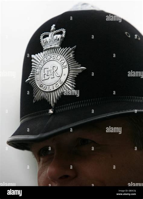 Metropolitan police crest hi-res stock photography and images - Alamy