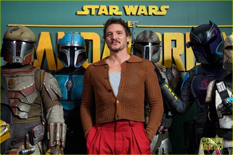 Pedro Pascal Hangs With Many Mandalorians at 'The Mandalorian' Season 3 Photo Call: Photo ...