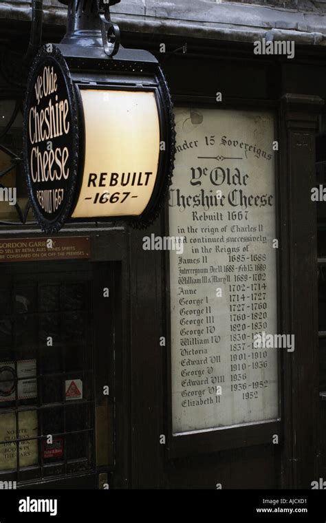 Ye Olde Cheshire Cheese Pub Stock Photo - Alamy