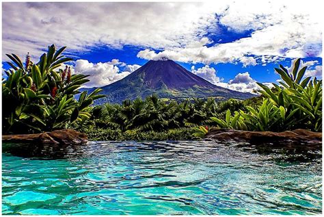 Arenal Volcano from Hot Springs hotel - Costa Rica. Volcán Arenal desde el hotel Hot Springs ...