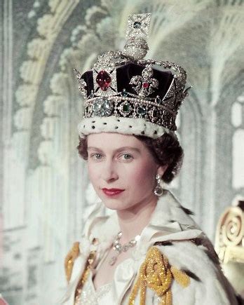 File:Queen Elizabeth II on her Coronation Day (close crop).jpg - Wikimedia Commons