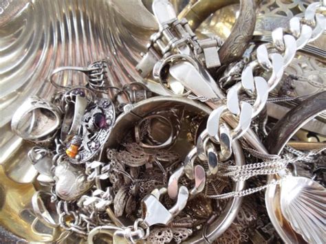 With the current climate, it's super important to also clean your everyday jewelry, especially rings. How to Sparkle Tarnished Silver Using Ultrasonic Cleaner?