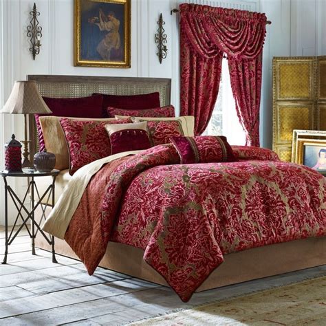 Red Luxury Bedding Set With Stylish Red Matching Curtain Dormitorios