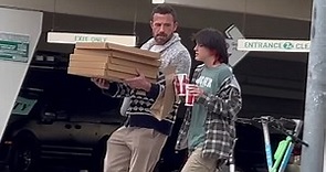 Ben Affleck and his daughter Seraphina get pizza out in LA