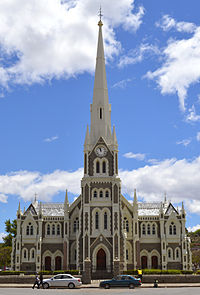 Die kerkgebou van die NG gemeente Graaff-Reinet is een van die sierlikste kerkgeboue in Suid-Afrika en 'n uitstekende voorbeeld van wat bekendstaan as die Neo-Gotiese boustyl. Dié styl het die Kaaps-Hollandse boustyl van die middel van die 19de eeu heeltemal verdring, en die meeste van die ou kerke op tallose dorpe moes plek maak vir Neo-Gotiese geboue.