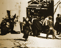 <i>Workers Leaving the Lumière Factory</i> 1895 film by Auguste and Louis Lumière