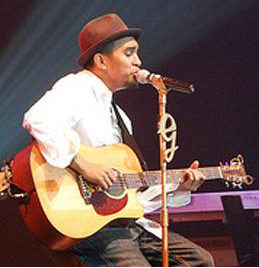 <span class="mw-page-title-main">Glenn Fredly</span> Indonesian singer-songwriter (1975–2020)