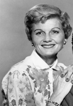 <span class="mw-page-title-main">Barbara Billingsley</span> American actress (1915–2010)