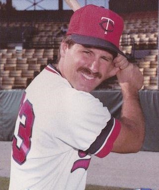 <span class="mw-page-title-main">Mike Stenhouse</span> American baseball player (born 1958)