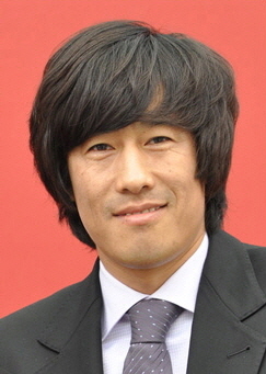 <span class="mw-page-title-main">Seo Jung-won</span> South Korean footballer (born 1970)