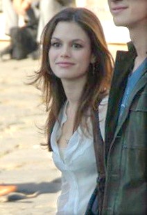 Rachel Bilson interprète Cindy.