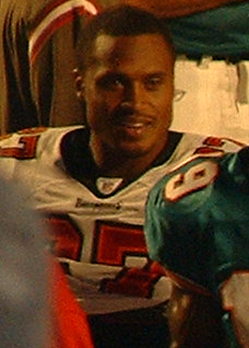 <span class="mw-page-title-main">Aaron Stecker</span> American football player (born 1975)