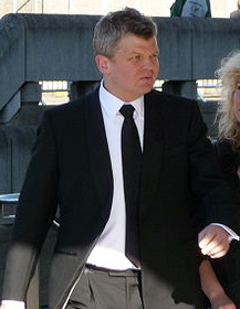 <span class="mw-page-title-main">Adrian Chiles</span> British television and radio presenter