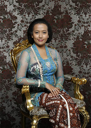 <span class="mw-page-title-main">Kebaya</span> Southeast Asian traditional clothing