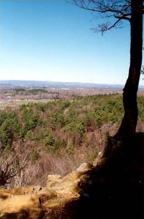 <span class="mw-page-title-main">West Suffield Mountain</span> Traprock mountain ridge