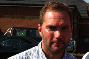 <span class="mw-page-title-main">Jason McAteer</span> England-born Irish footballer (born 1971)