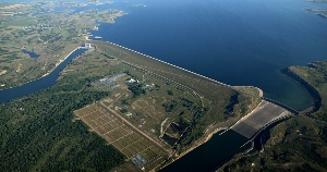 Garrison Dam, which forms Lake Sakakawea, the largest reservoir on the Missouri River Garrison Dam aerial.jpg