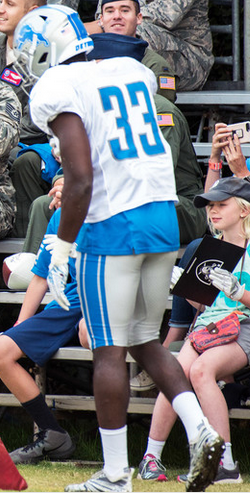 <span class="mw-page-title-main">Kerryon Johnson</span> American football player (born 1997)