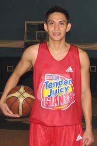 <span class="mw-page-title-main">Peter June Simon</span> Filipino basketball player