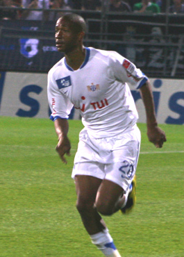 <span class="mw-page-title-main">César (footballer, born July 1979)</span> Brazilian footballer