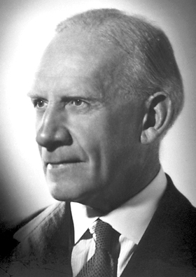 <span class="mw-page-title-main">Robert Robinson (chemist)</span> English chemist and Nobel laureate (1886–1975)