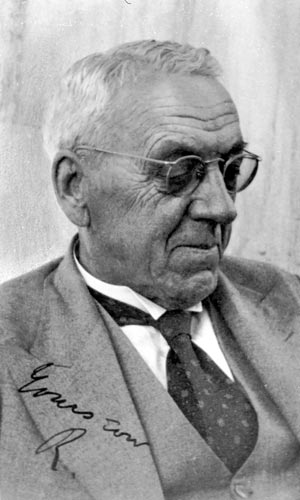 <span class="mw-page-title-main">Robert Broom</span> South African doctor and palaeontologist (1866–1951)